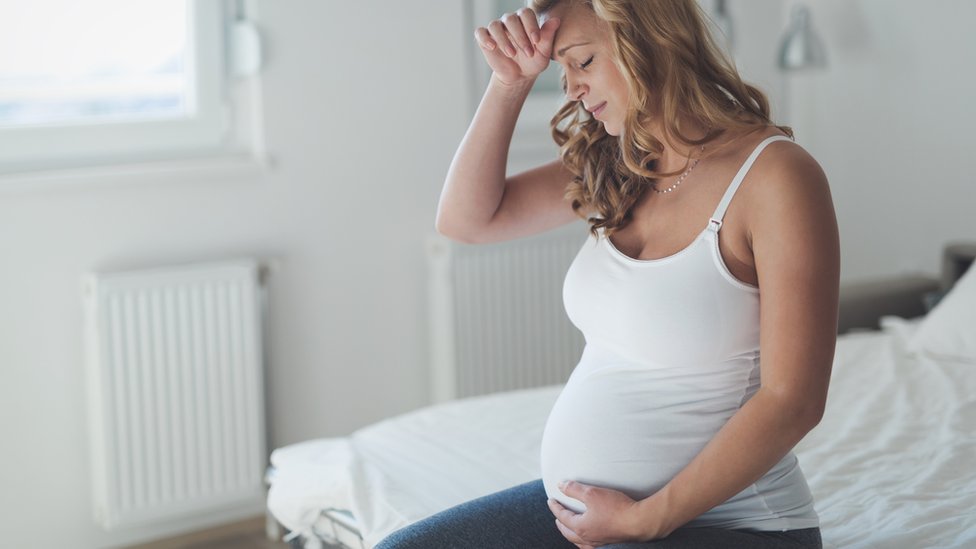 هل العصبية تضر بالجنين والحمل؟