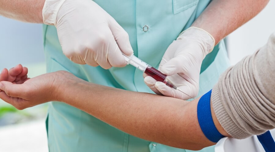 الفرق بين اختبار الحمل المنزلي واختبار الدم