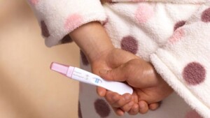 أعراض التخصيب وكيفية معرفة حدوث الحمل